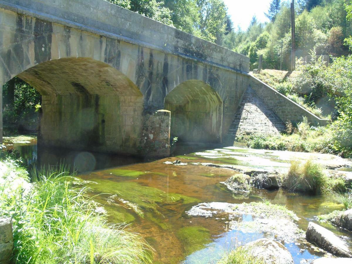 Puy Larousse Farm House Bed and Breakfast Linards Esterno foto